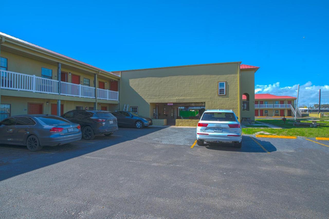 Days Inn By Wyndham アランサス・パス エクステリア 写真